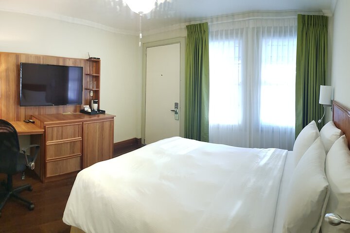 Room 10 of 43