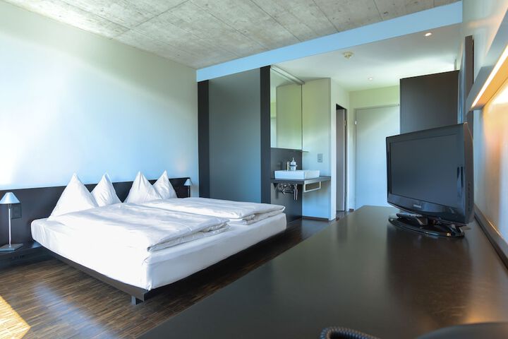 Room 2 of 38