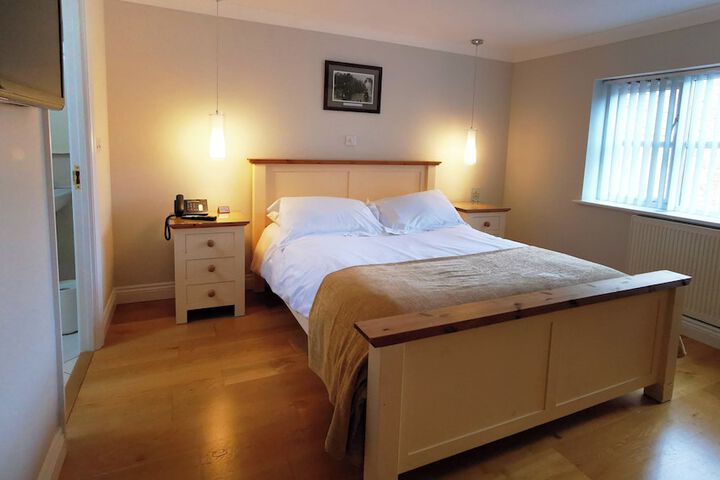 Room 42 of 106