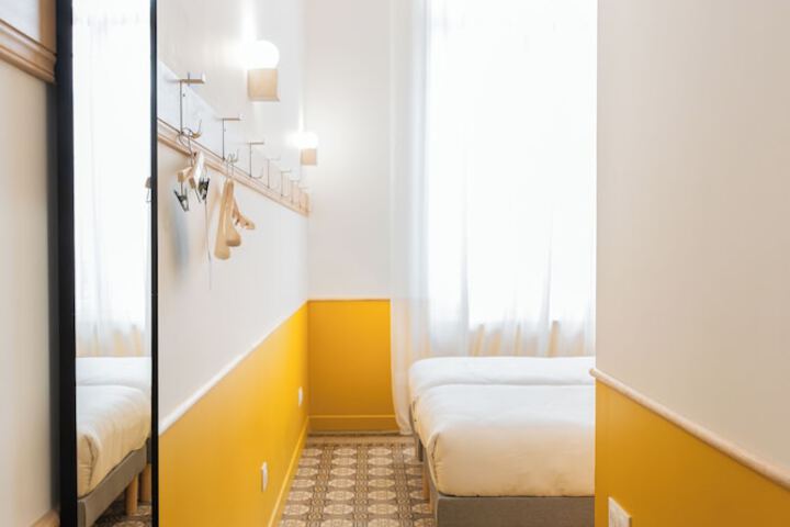 Room 42 of 77