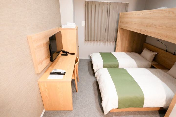 Room 8 of 48