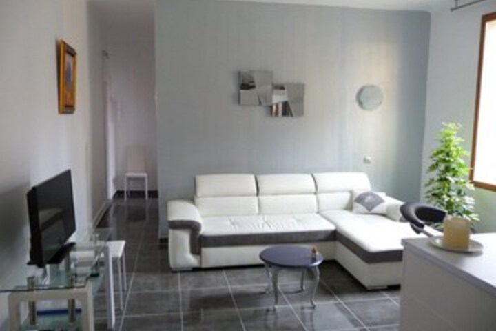 Room 11 of 27