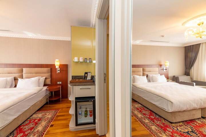 Room 30 of 102