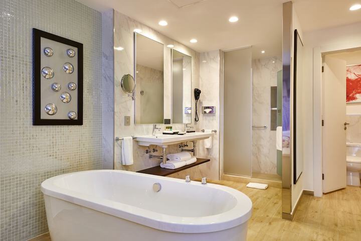 Room 18 of 85