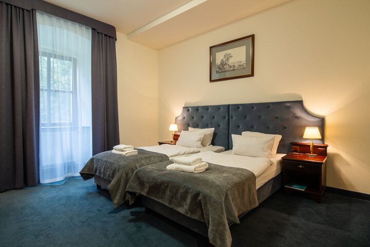 Room 2 of 33