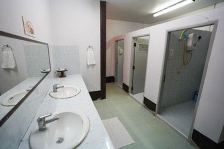 Room 4 of 49