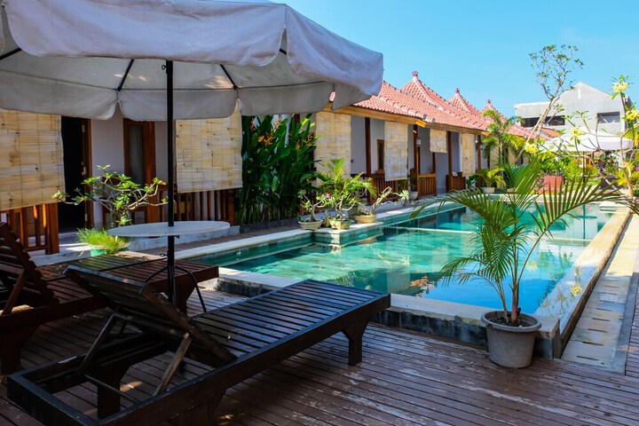 Hotel Pool