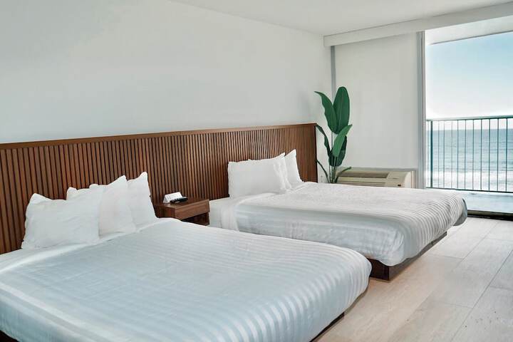 Room 4 of 28