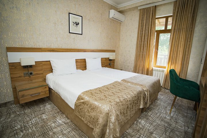 Room 14 of 38