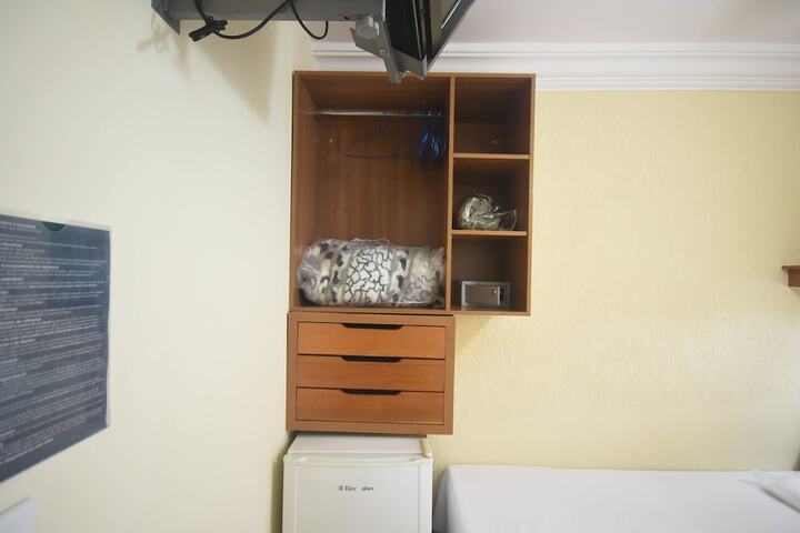 Room 14 of 38