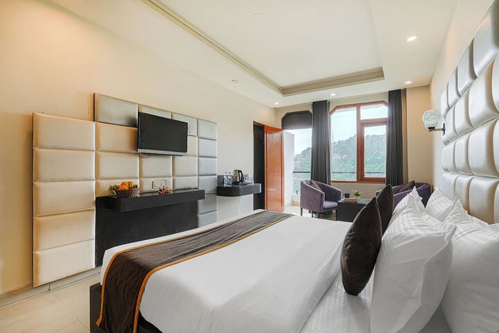 Room 13 of 35