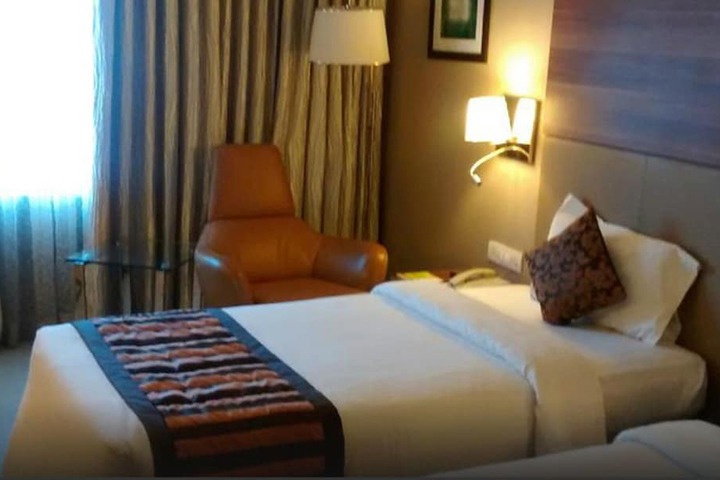 Room 4 of 52