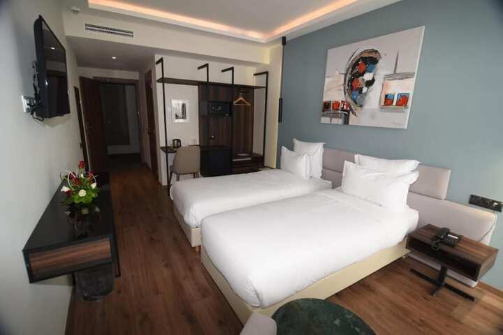 Room 16 of 53