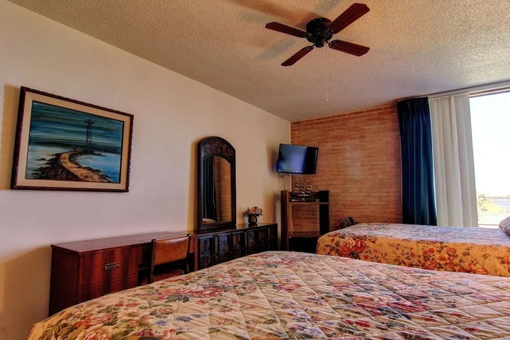 Room 4 of 13