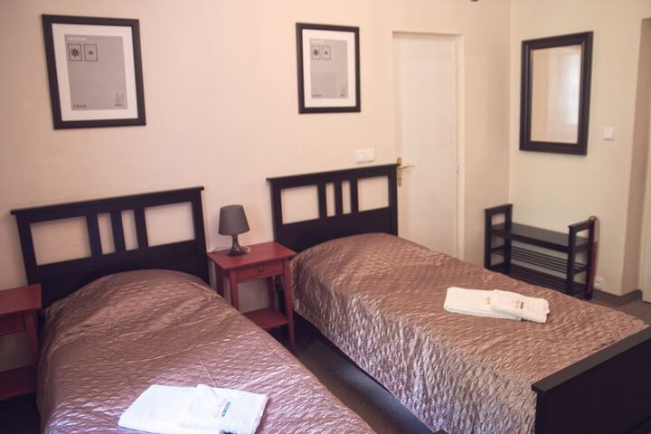 Room 12 of 39