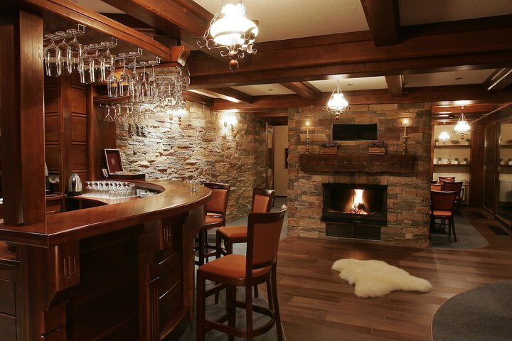 Lounge 31 of 32