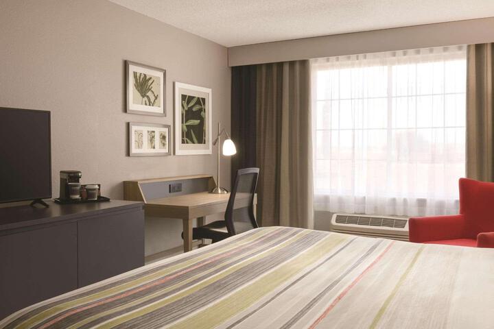 1 King Bed (7 of 10)