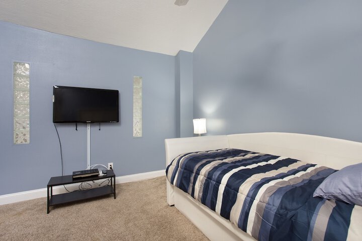 Room 6 of 23