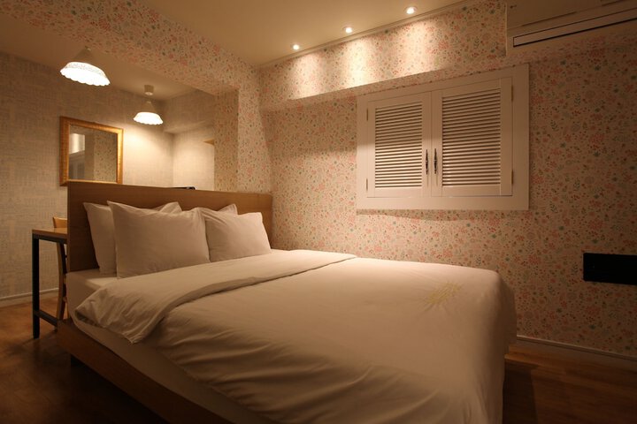 Room 17 of 42