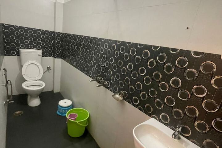 Room 11 of 18