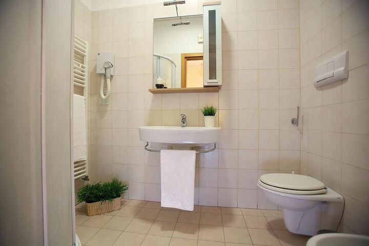 Room 14 of 32