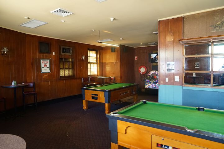 Lounge 36 of 43