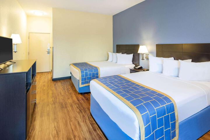 2 Double Beds (4 of 12)