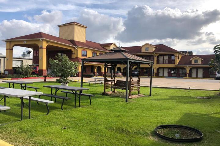 Raintree Inn and Suites in Houston, TX