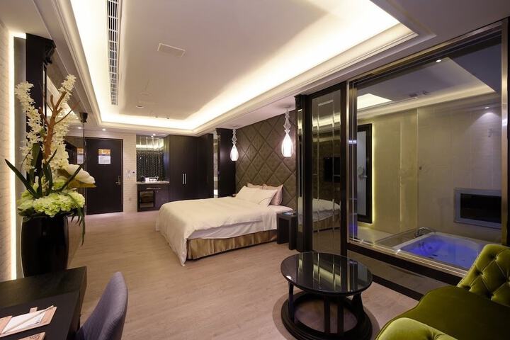 Room 19 of 113