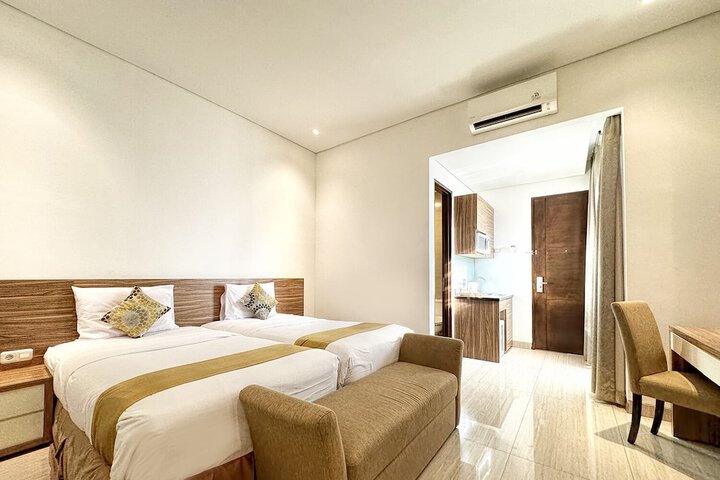 Room 10 of 32