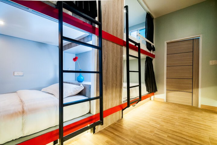 Room 11 of 32