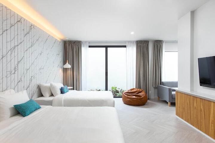 Room 27 of 80