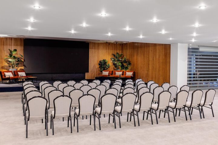 Business Center 219 of 241