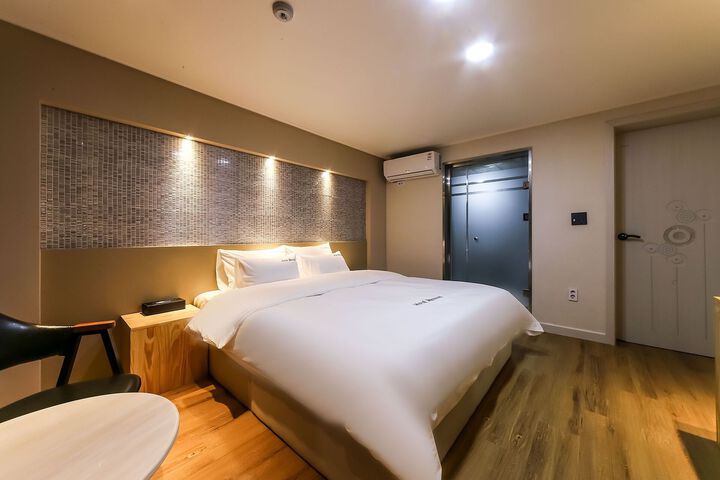 Room 65 of 67