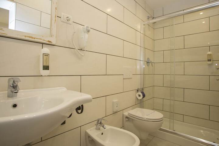 Room 48 of 113