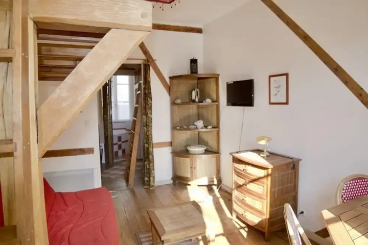 Room 2 of 6