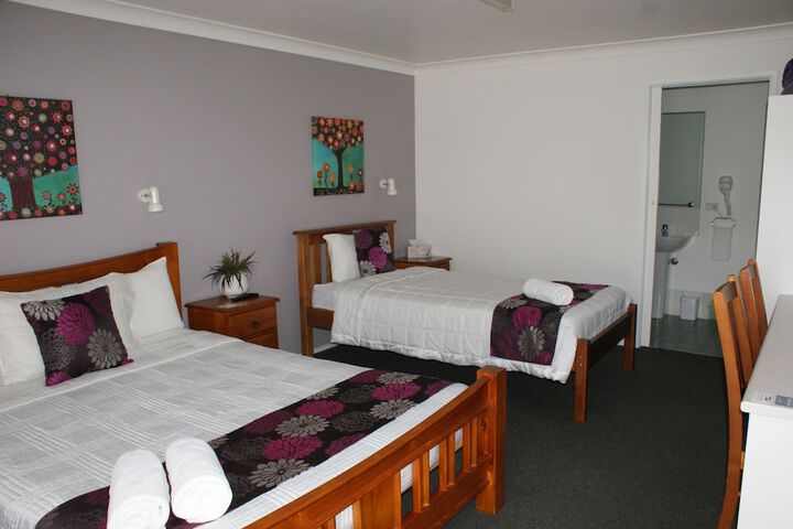 Room 9 of 33