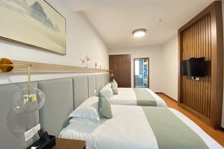 Room 15 of 118