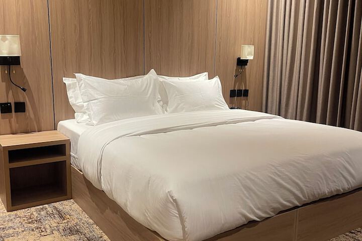 Room 5 of 12