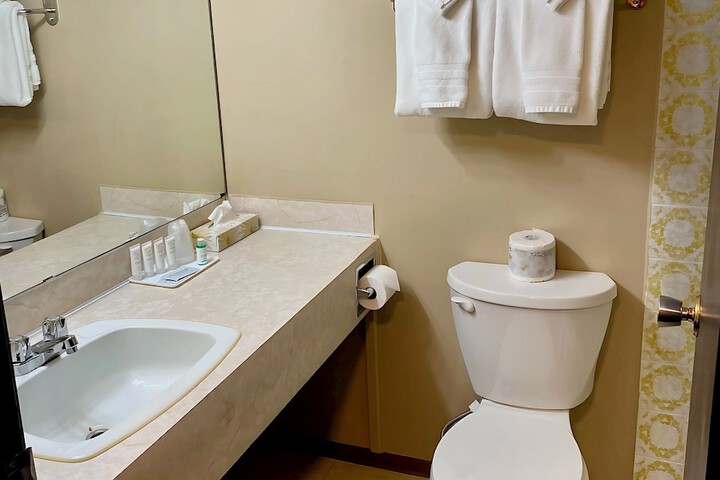 Room 32 of 64