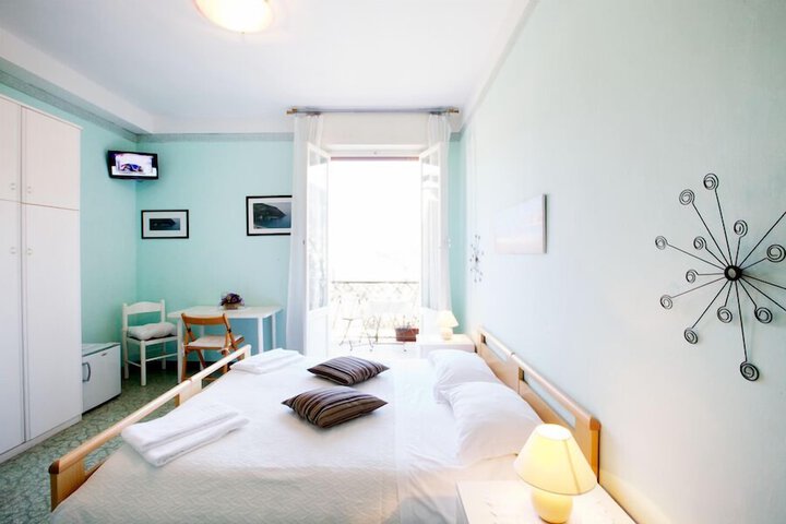 Room 6 of 30