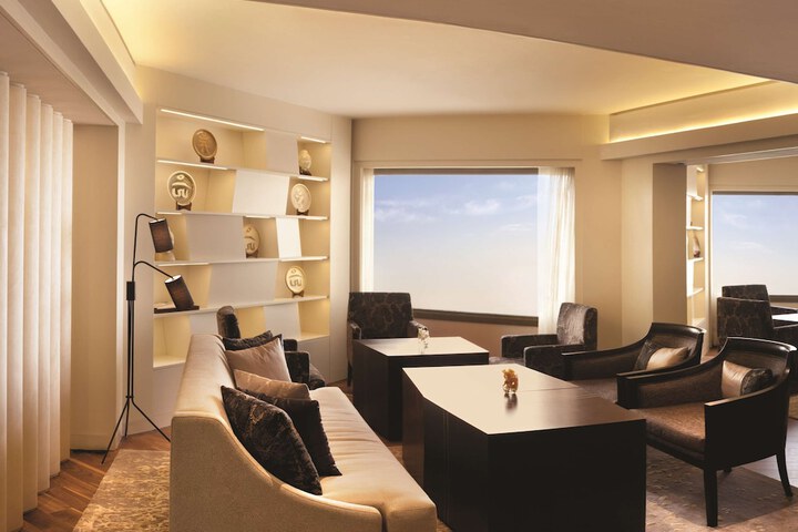 Lounge 80 of 119