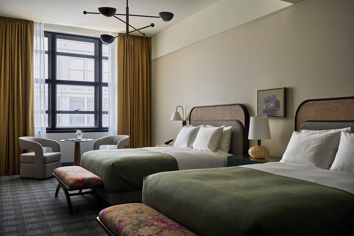 Room 83 of 190