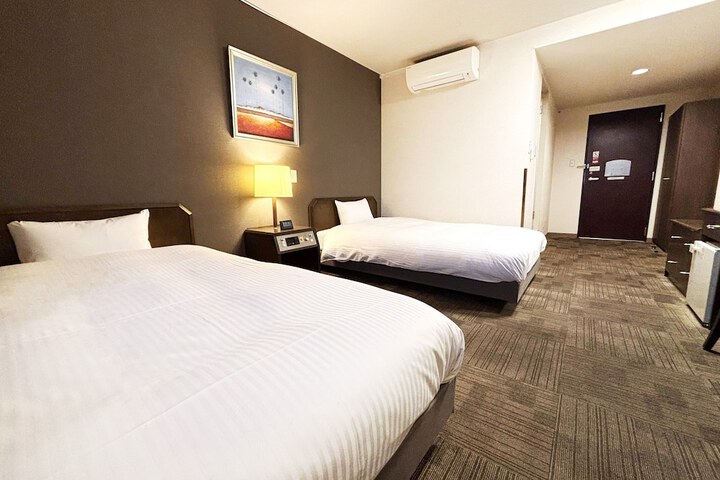 Room 7 of 26
