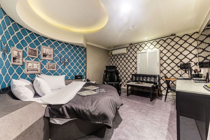 Room 34 of 57