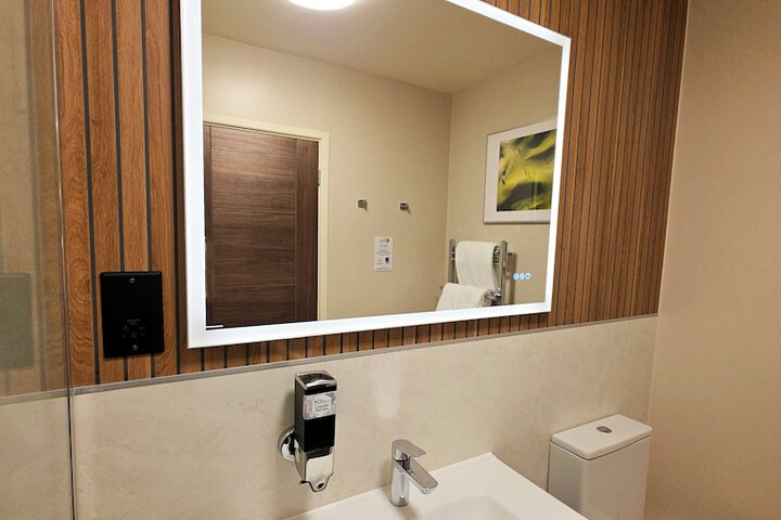 Room 12 of 27