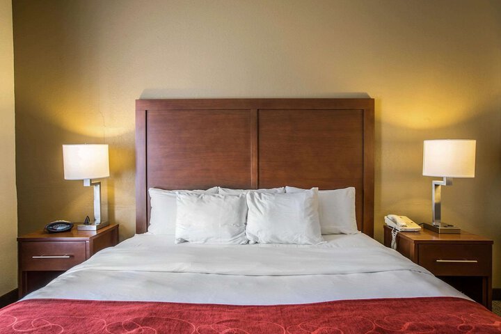 1 King Bed Suite (3 of 18)