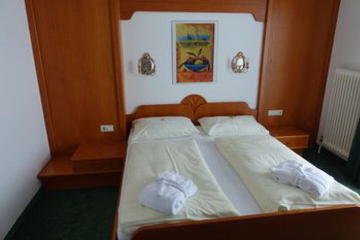 Room 17 of 47