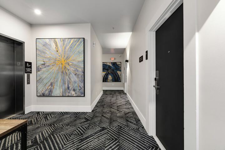 Ballroom/Hall 34 of 38