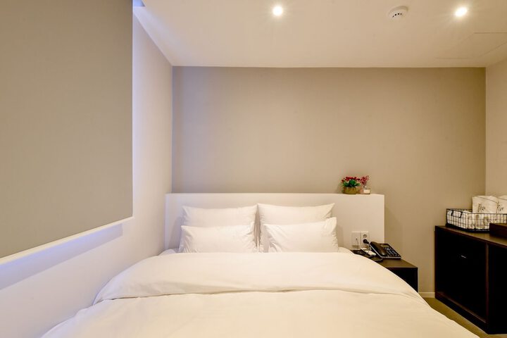 Room 6 of 35